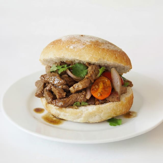 Pan con Lomo.