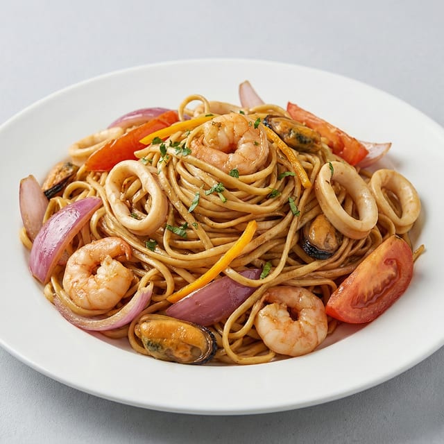 Tallarín Saltado de Mariscos.
